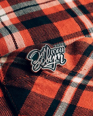 Металлический значок 