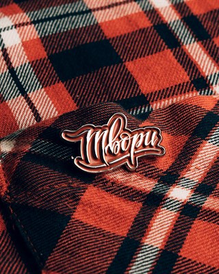 Металлический значок 