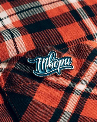 Металлический значок 